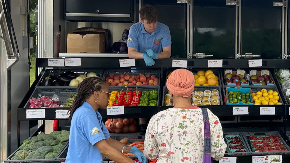 Horizon Foundation and Howard County Maryland - The Roving Radish pop up veggie stand